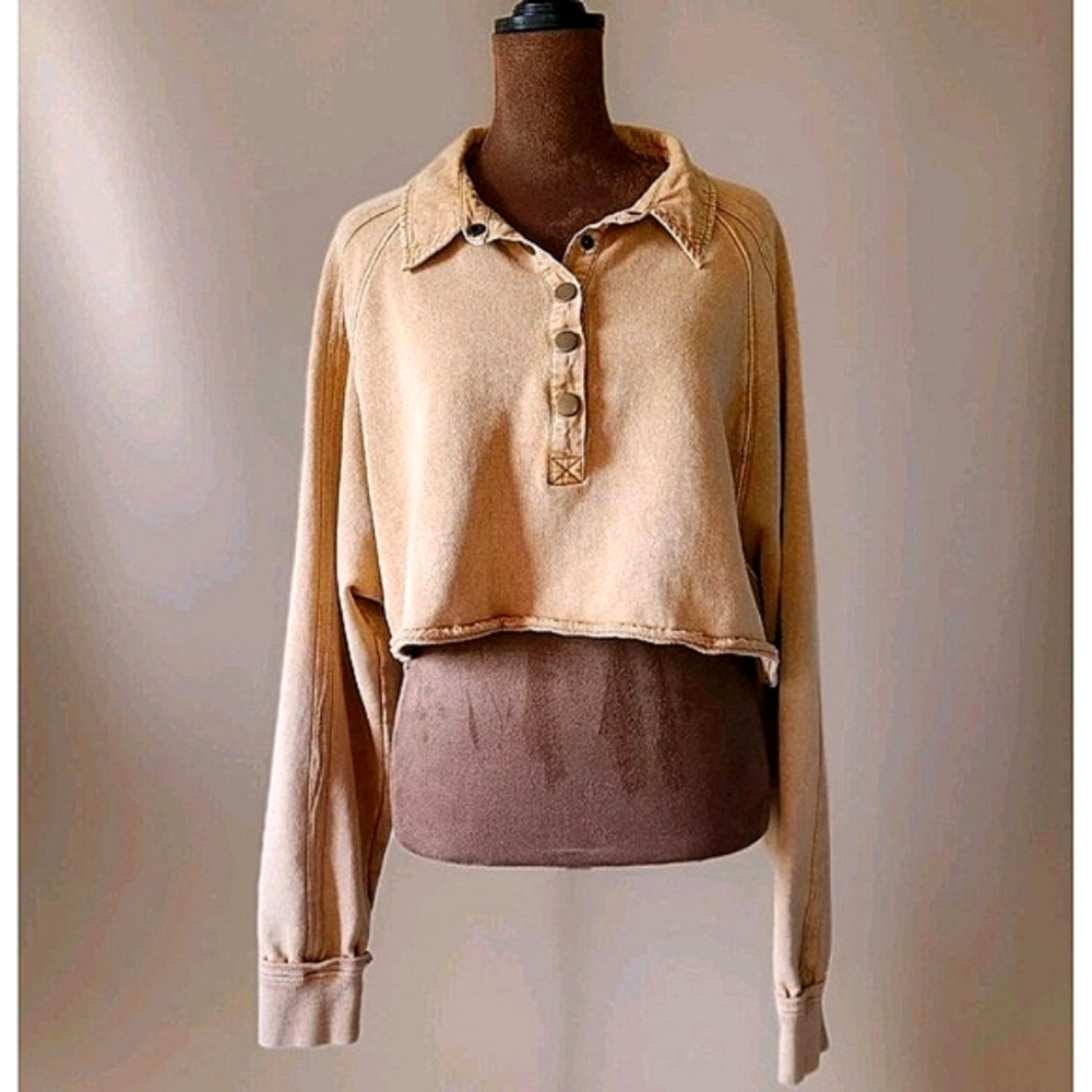Blue B Cropped Collared Sweater Oversized Size Small Tan Neutral Snap Buttons‎